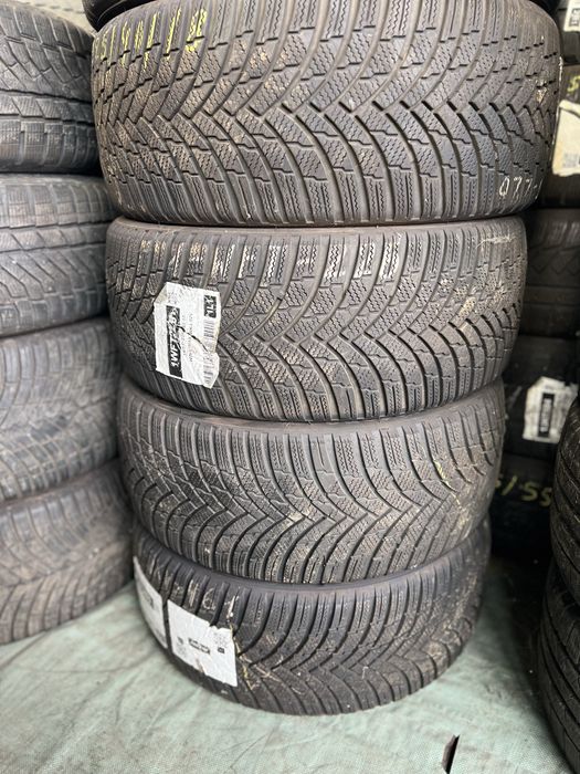 Set anvelope de iarnă 225/40R18 Firestone!