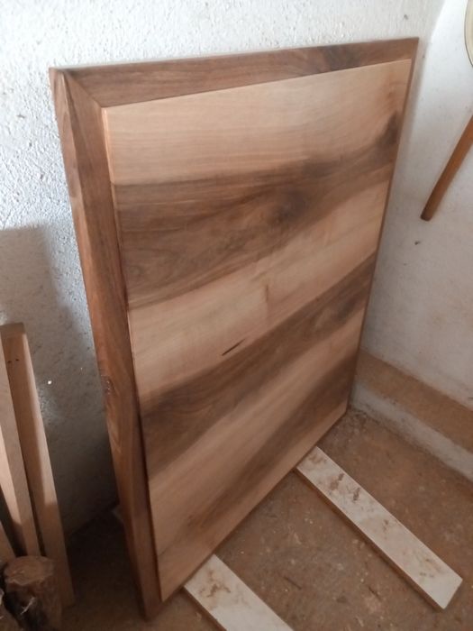 Blat de masă din nuc