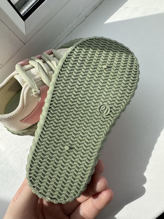 Продам новые кеды детские