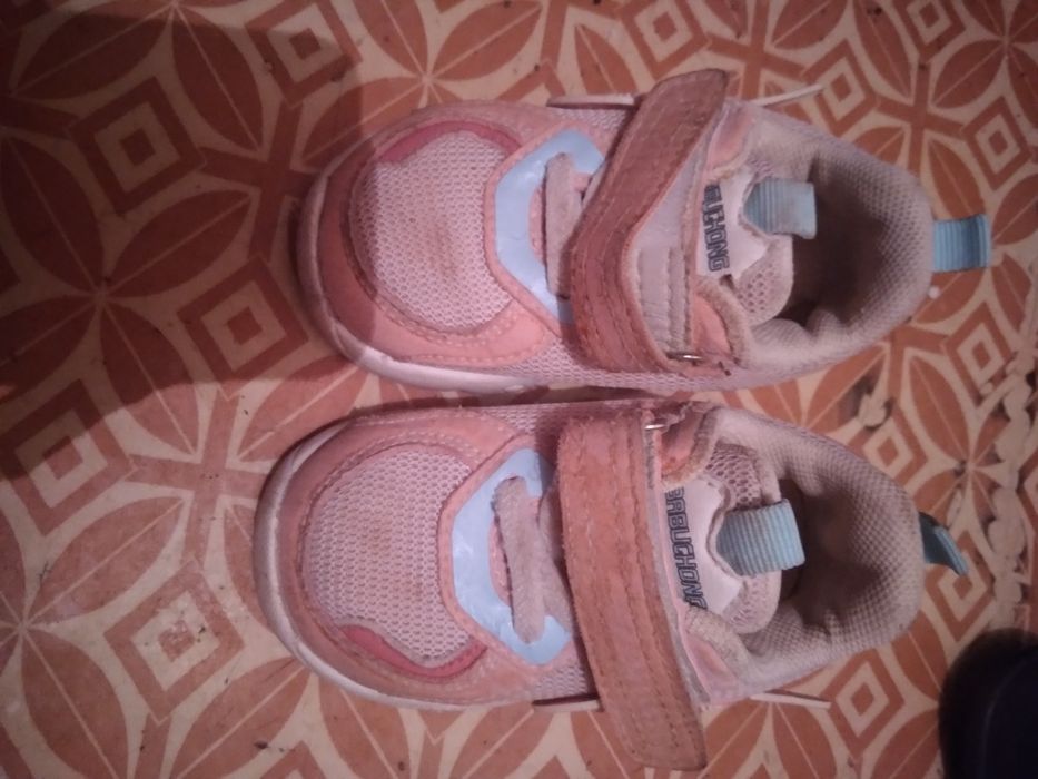 Продам детскую обувь