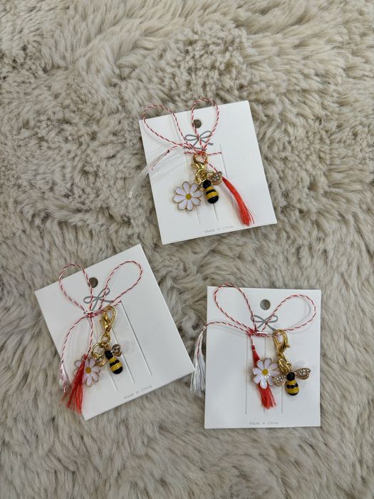 Martisoare albinuta breloc 10 buc