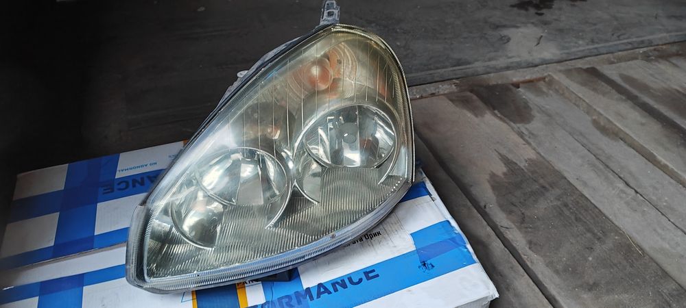 Левая фара приора