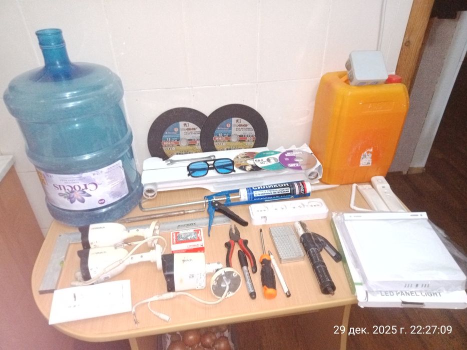 Камера видеонаблюдения б/у и материалы для дома