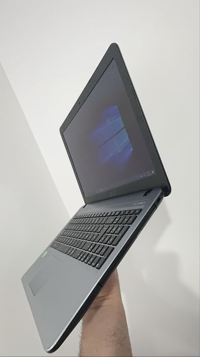 Vând ASUS  perfect