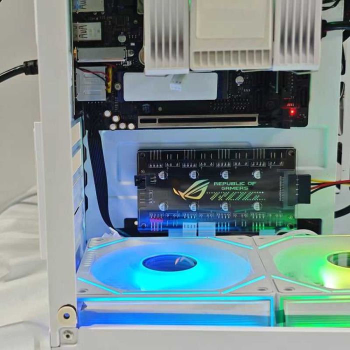 Asus rog strix republic of gamers rgb hub