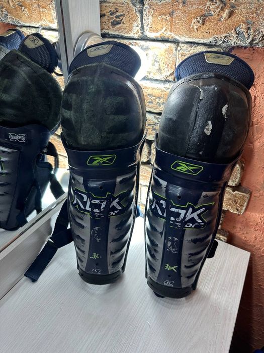 Комплект Хоккейные наколенники и нагрудник