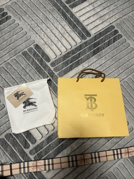 curea burberry,purtata o data