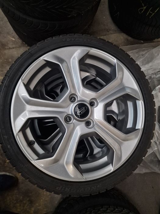 4x108 17 цола оригинални джанти Ford Fiesta със зимни гуми 205/40R17