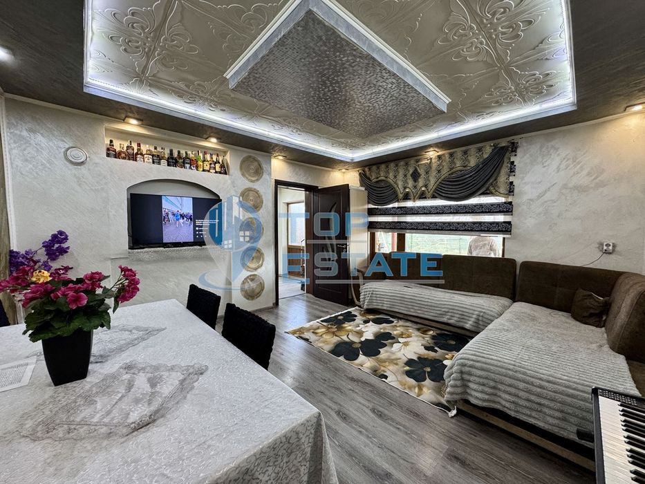 Обзаведена тухлена къща с прекрасен двор в град Полски Тръмбеш, облас