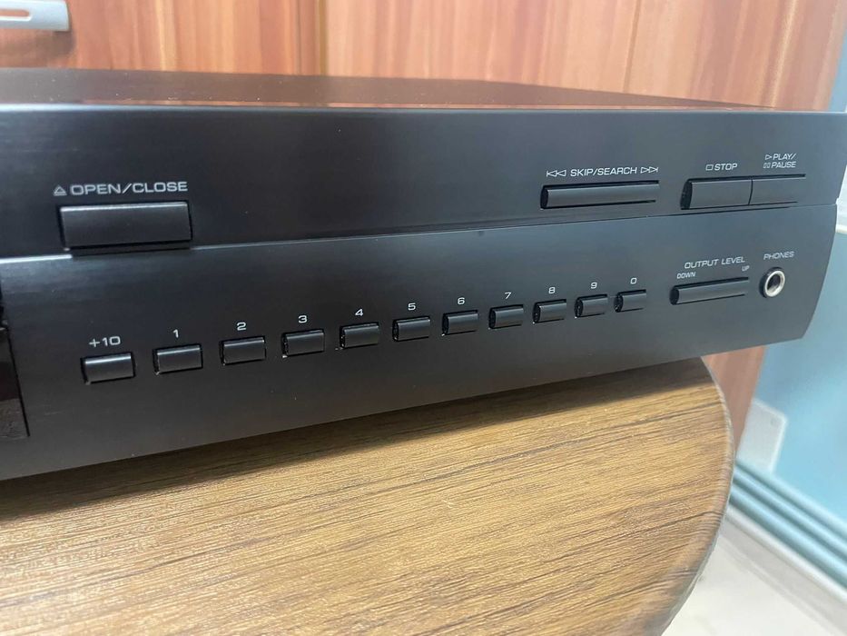 Yamaha CDX-480 Compact Disc Player