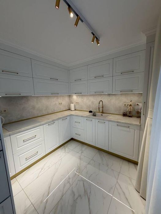 Дава се под наем Тристаен апартамент в София, Лозенец - 180 кв.м за 1800 € - Снимка #3
