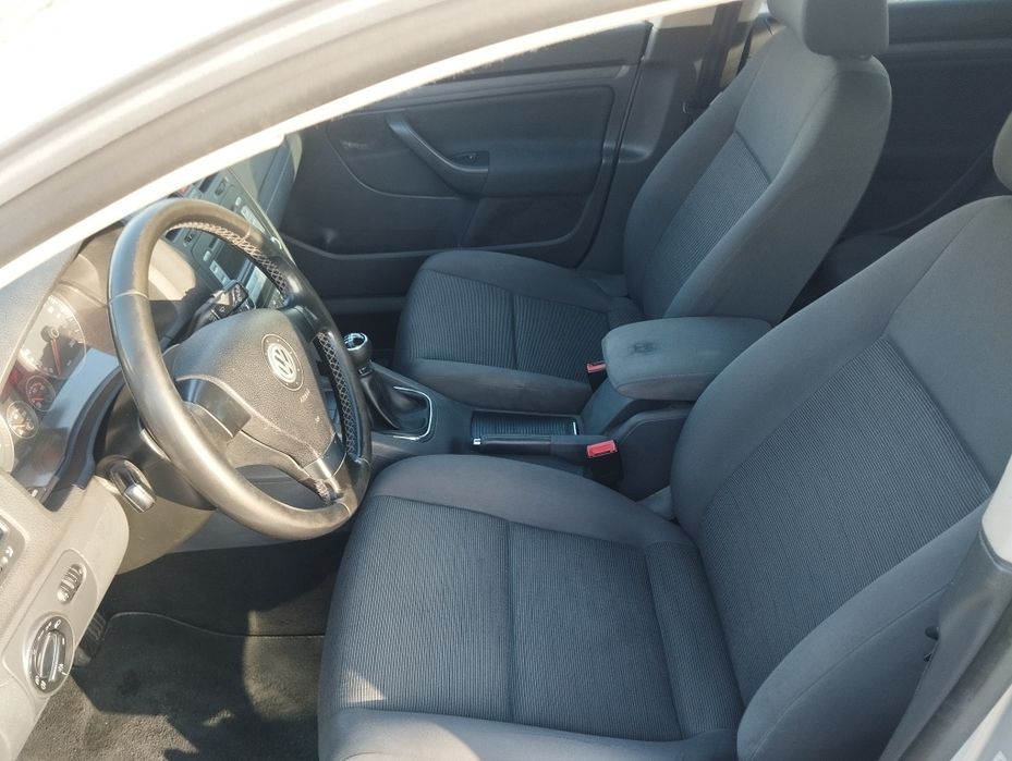 Продавам Голф 5 2.0tdi