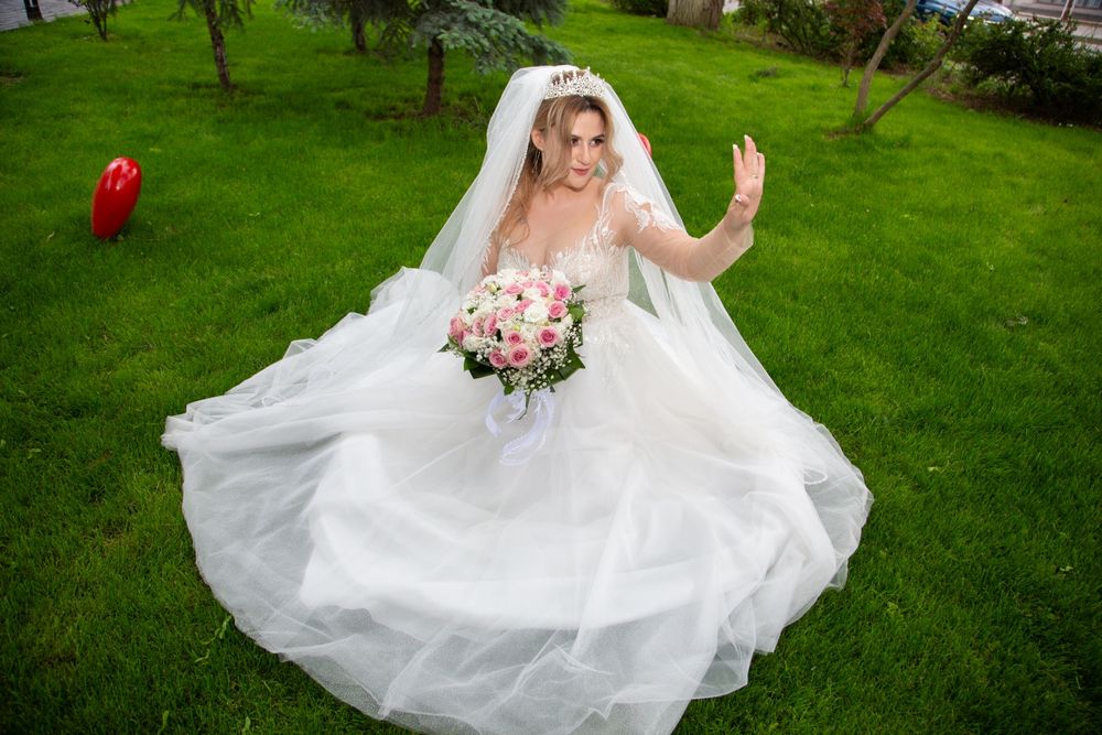 Rochie de mireasa + voal lung+crinolina