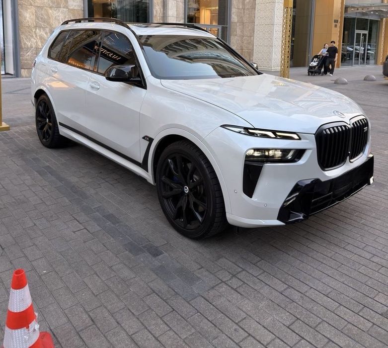 BMW X7 Xdrive 60i 2022 год