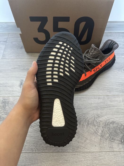 Adidasi Yeezy Boost 350 V2