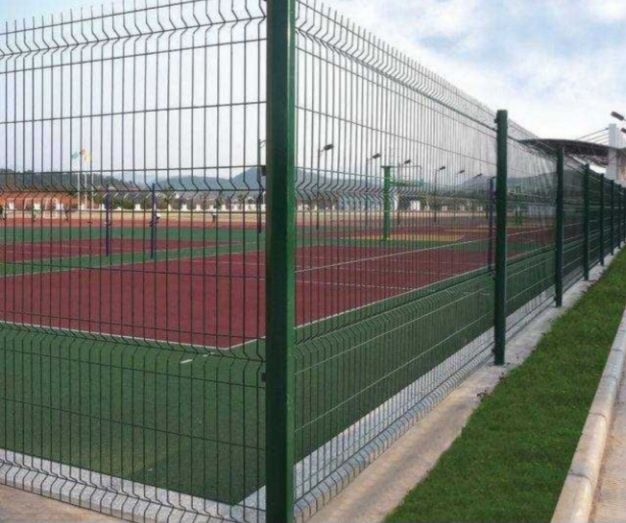 Executam garduri și porți la comanda clientului