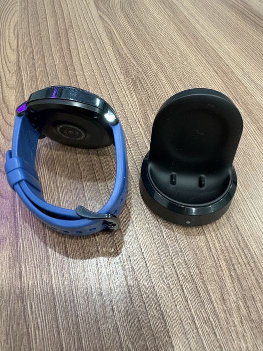 Продам смарт-часы Samsung