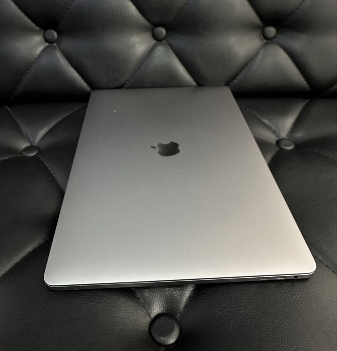 Apple MacBook Pro 2019 i7 16GB/512GB в хорошем состоянии