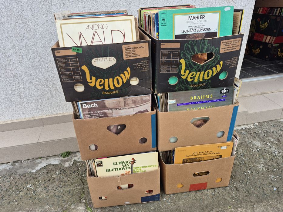 Vând colecție de 300 de viniluri muzică clasică, în stare bună, perfectă pentru pasionații de muzică clasică