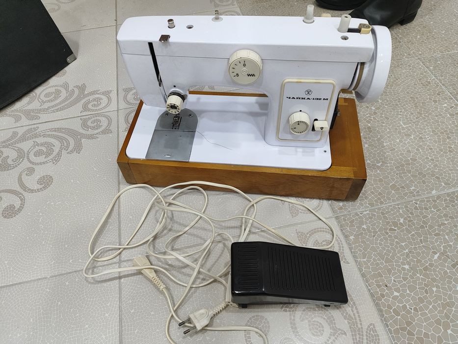 Продам швейную машинку