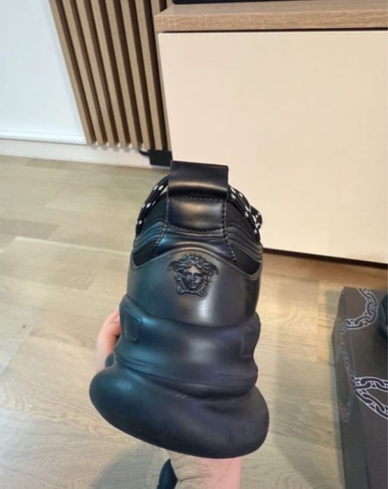 Versace chain reaction