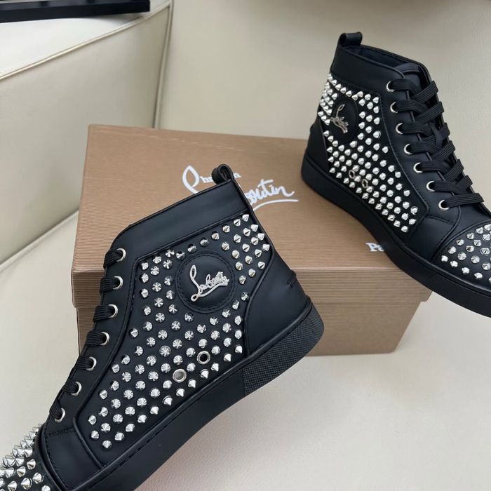 Оригинални кецове на Louboutin