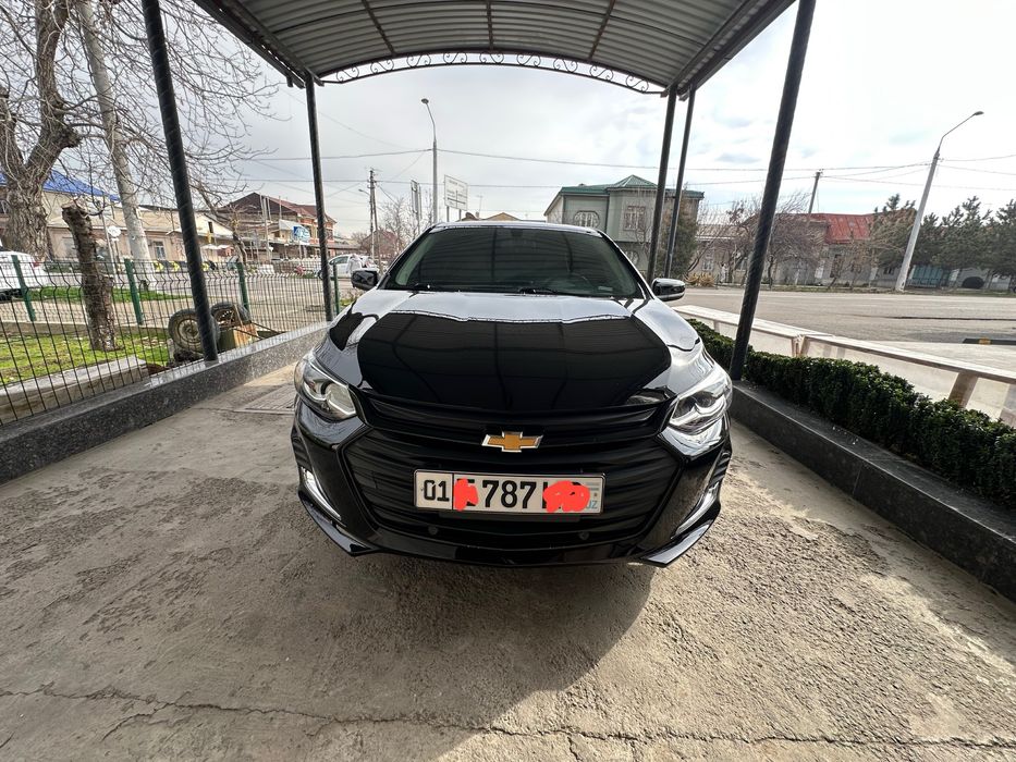 Chevrolet Onix Premier - 1 хозяин в идеальном состоянии срочно