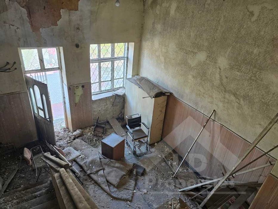 Двуетажна къща в центъра на гр.Вълчи дол