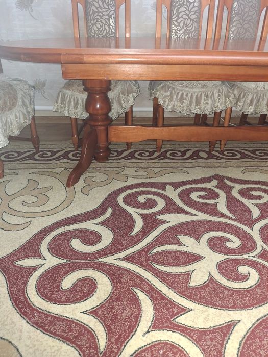 Продам стол для гостиной