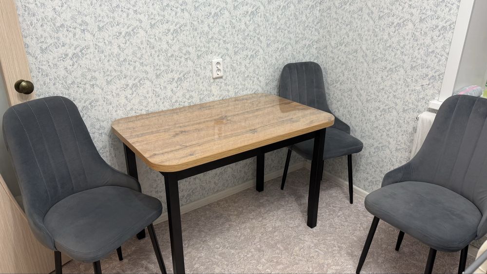 Продам кухонный стол