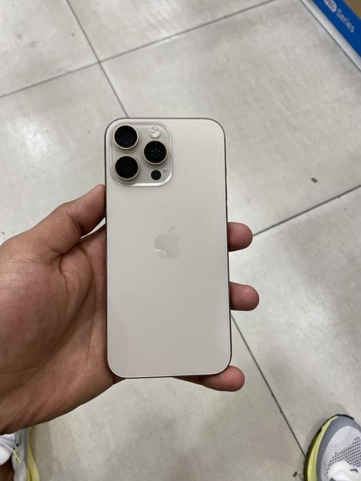 Iphone 16 pro max Desert