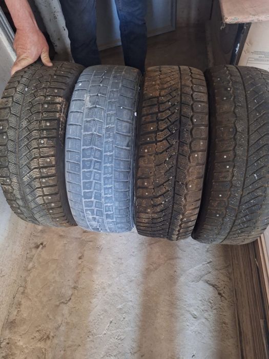 Комплект зимних б/у шин 16