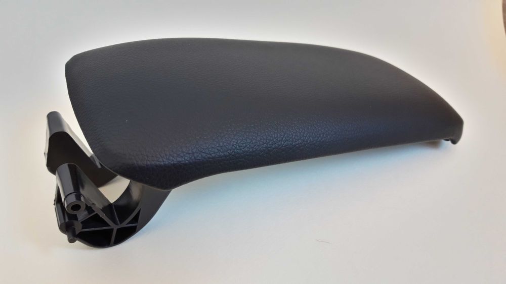 Капак подлакътник за Audi A3 8P от 2003г. до 2012г.