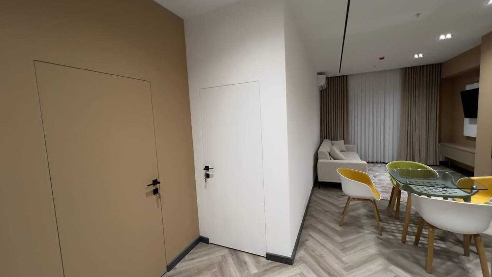 Срочно!! сдается 2 комн-Квартира с ремонтом,Рядом метро/магазины!