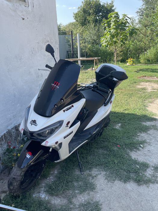 Макси.           .