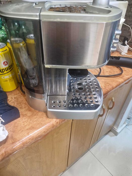 Продава се кафемашина DELonghi