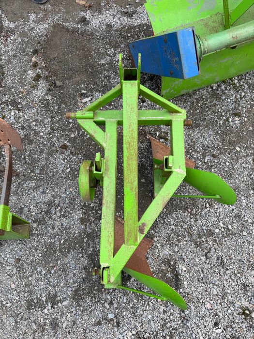 Mini traktor sotiladi holati yaxshi ishga tayyor