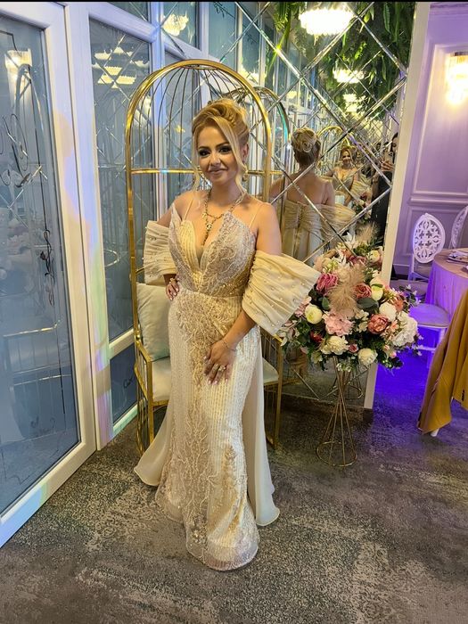 Rochie eleganta cu trena