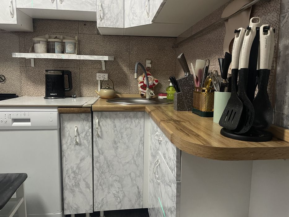 Кухенный гарнитур сатылда