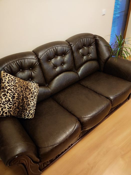 Триместен кожен диван