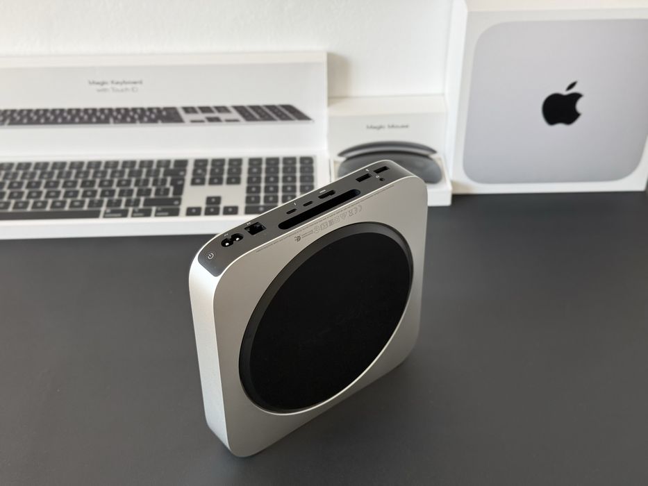 Mac Mini M1 8 GB Ram | 256 GB + Tastatură Apple Magic Keyboard Touch ID + Apple Magic Mouse Black - stare f bună