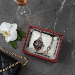 Комплект за нея: часовник и гривна с кристали – изискан стил всеки ден