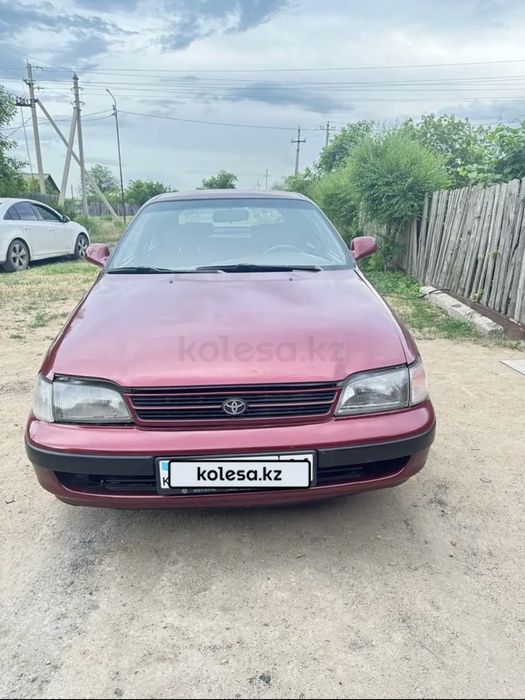 Продам машину carina e