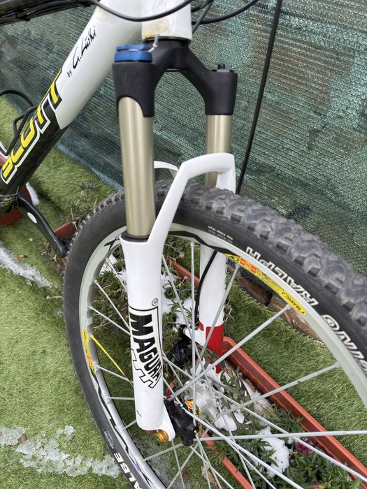 Карбонов Scott рамка 17,5 инча ,26 цола гуми.