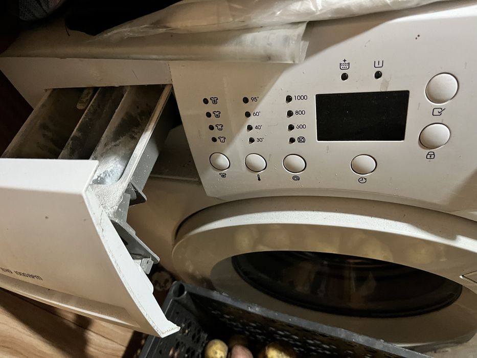 Продаю стиральную машину