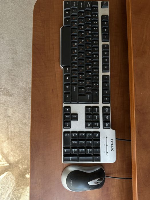 Клавиатура и мишка Delux