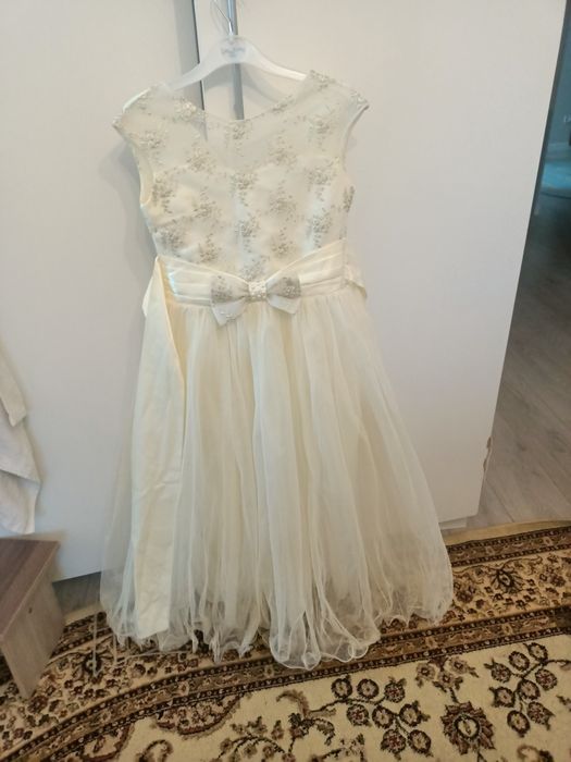 Продам платье пышное на девочку