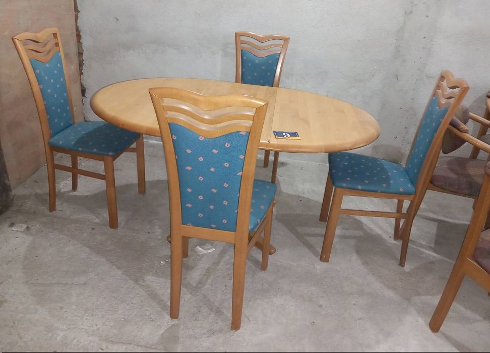 Комплект масивна разтегателна маса- Автомат с 4 стола.
Внос.

Размери-