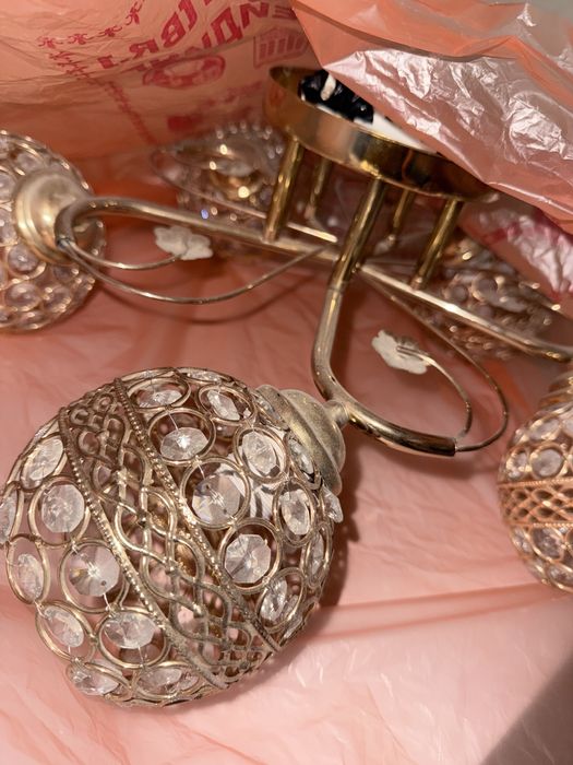 Продам люстру две