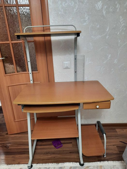 Столик компьютерный